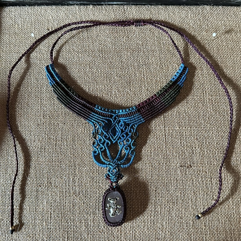 Macrame Bear necklace - Picture 2 of 7